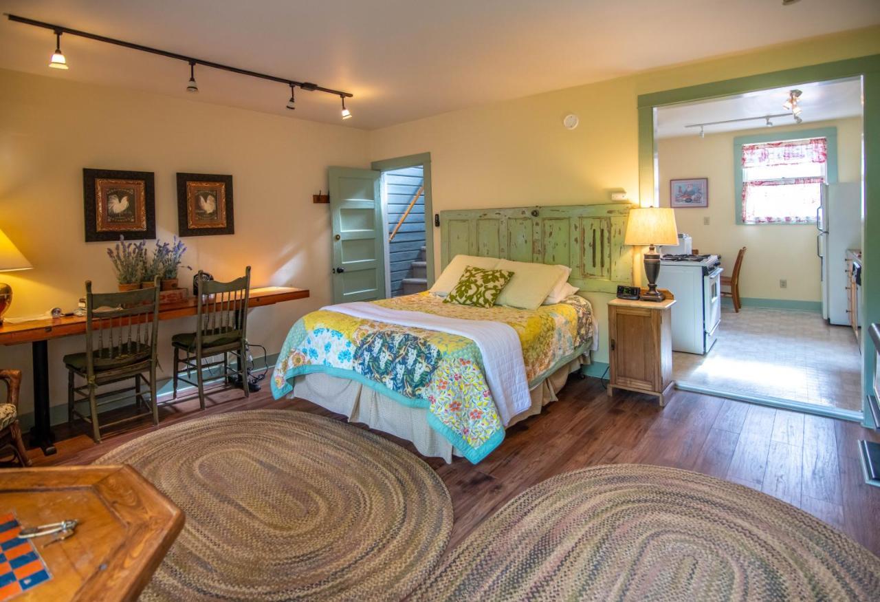 Clementine'S Guest House & Vacation Rentals Астория Екстериор снимка