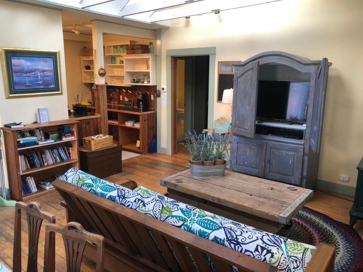 Clementine'S Guest House & Vacation Rentals Астория Екстериор снимка