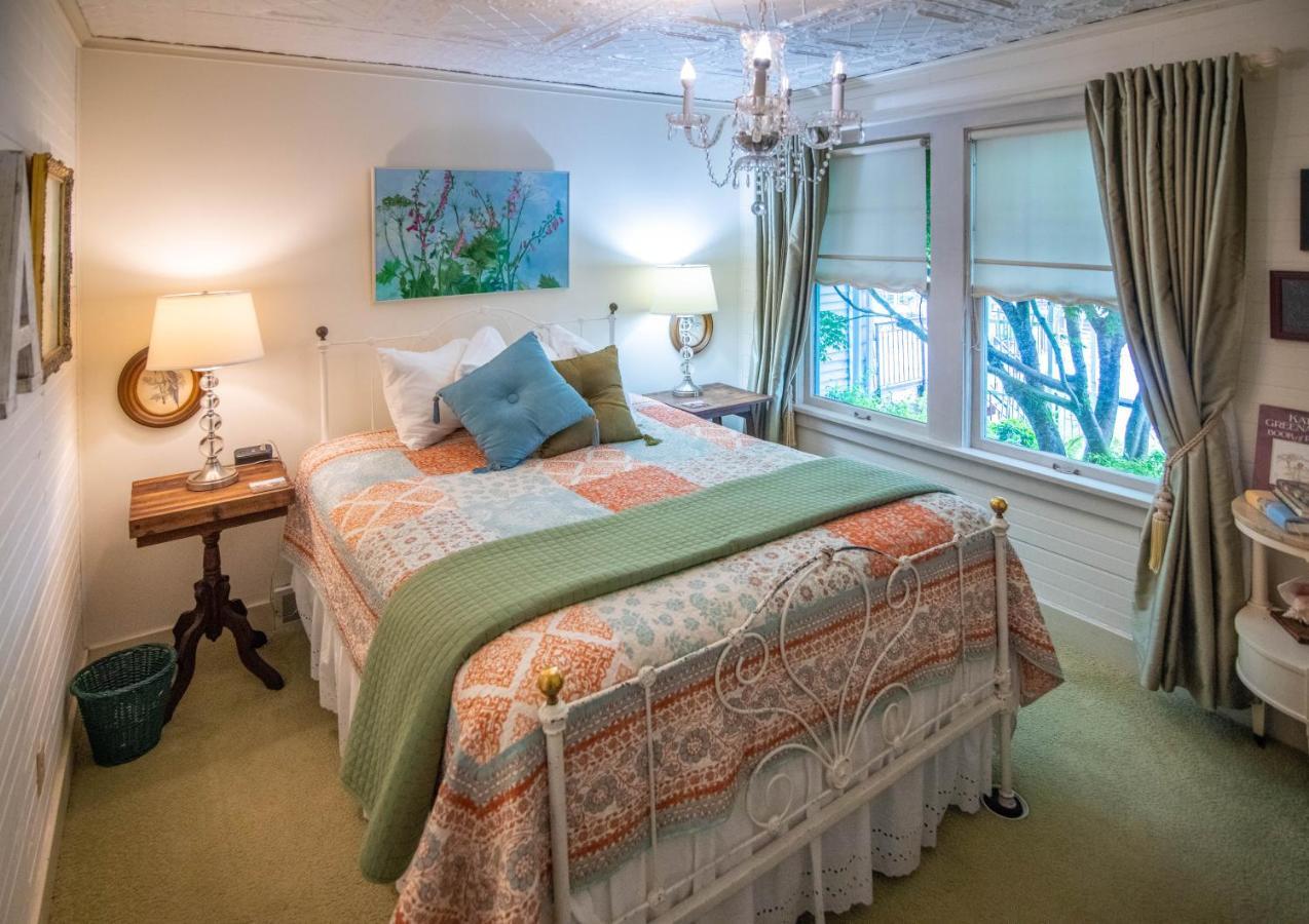 Clementine'S Guest House & Vacation Rentals Астория Екстериор снимка