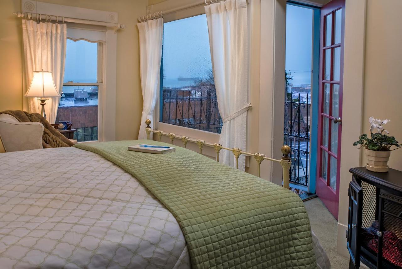 Clementine'S Guest House & Vacation Rentals Астория Екстериор снимка