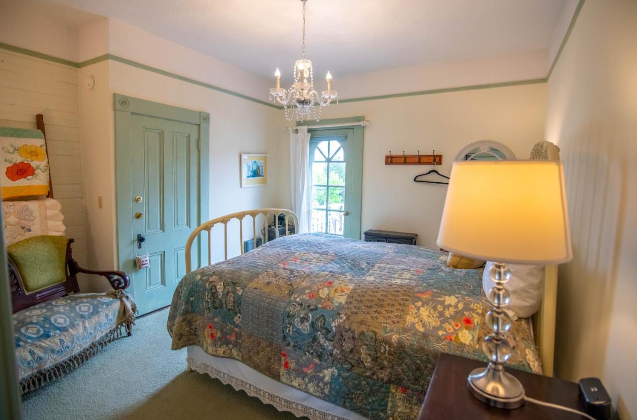 Clementine'S Guest House & Vacation Rentals Астория Екстериор снимка