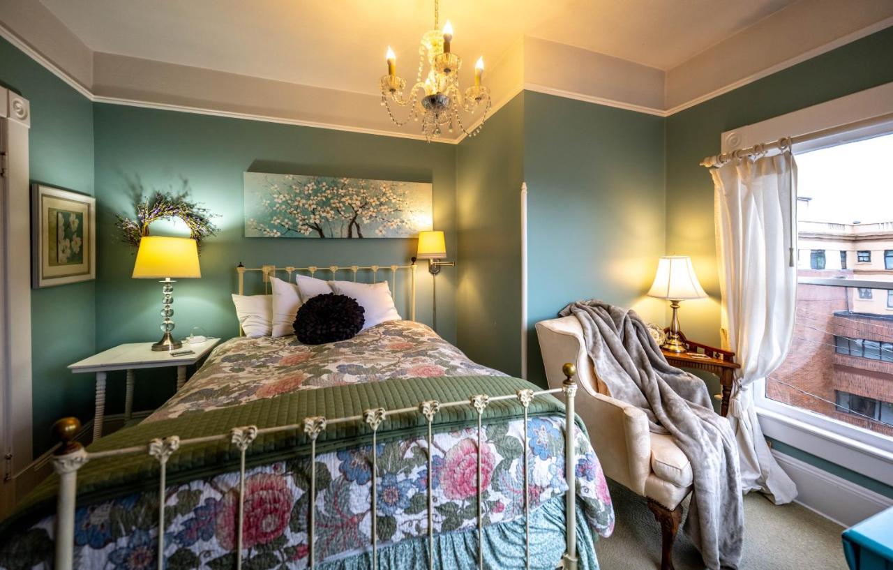 Clementine'S Guest House & Vacation Rentals Астория Екстериор снимка
