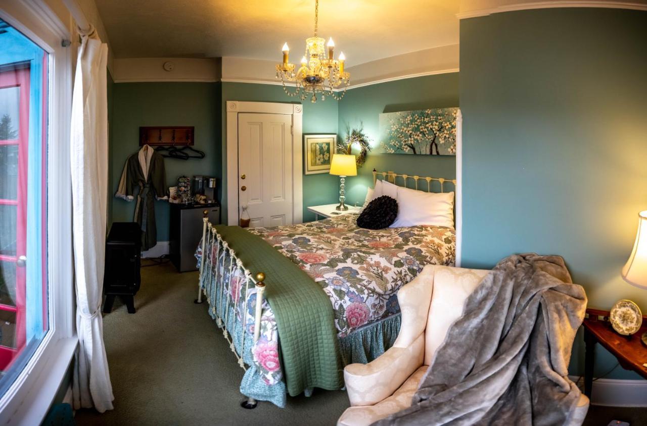 Clementine'S Guest House & Vacation Rentals Астория Екстериор снимка