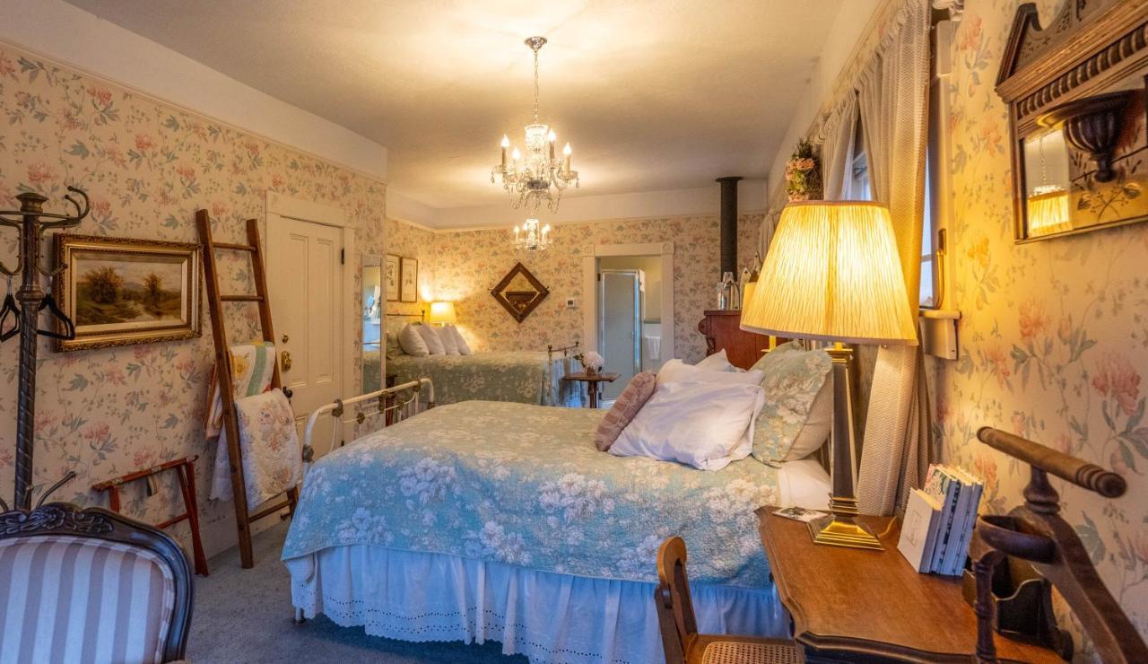 Clementine'S Guest House & Vacation Rentals Астория Екстериор снимка