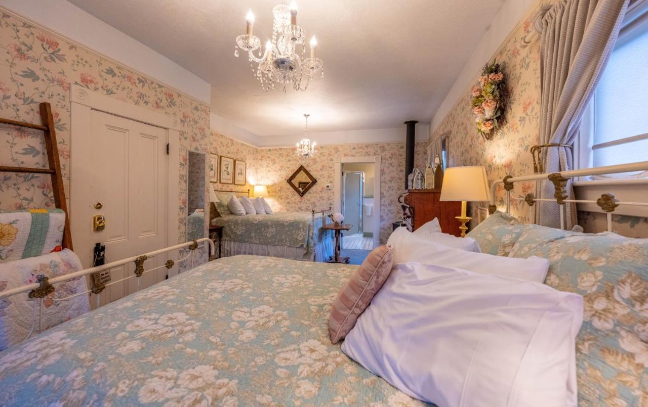 Clementine'S Guest House & Vacation Rentals Астория Екстериор снимка