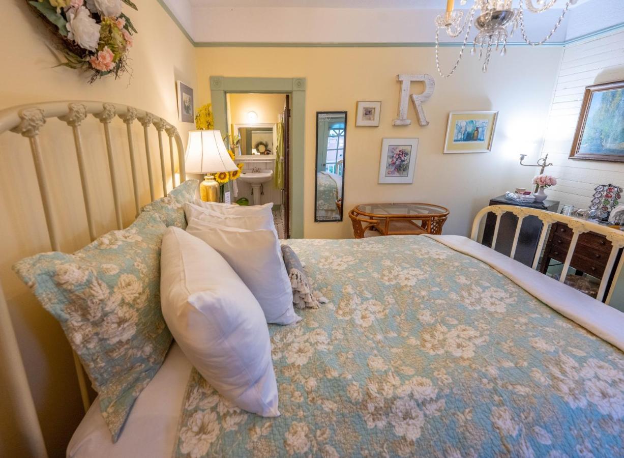 Clementine'S Guest House & Vacation Rentals Астория Екстериор снимка