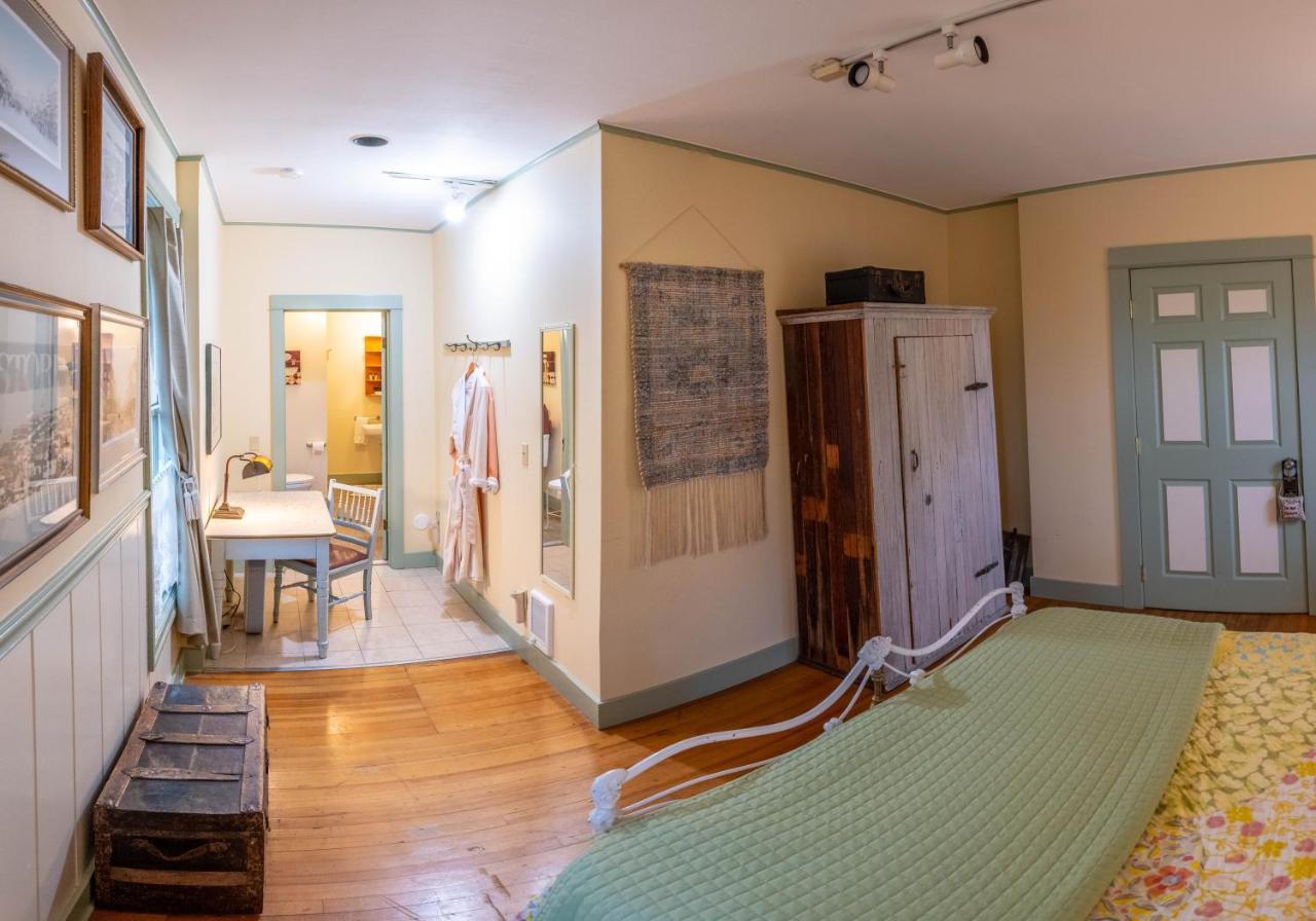 Clementine'S Guest House & Vacation Rentals Астория Екстериор снимка