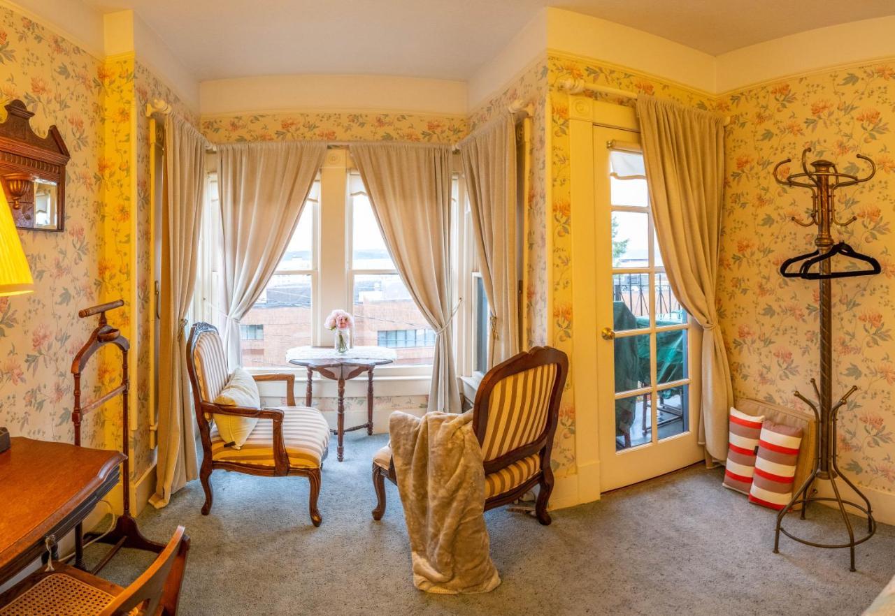 Clementine'S Guest House & Vacation Rentals Астория Екстериор снимка