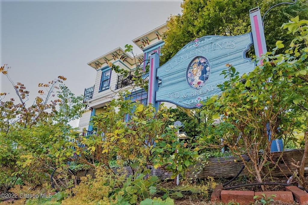 Clementine'S Guest House & Vacation Rentals Астория Екстериор снимка