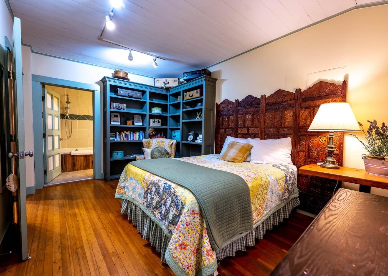 Clementine'S Guest House & Vacation Rentals Астория Екстериор снимка