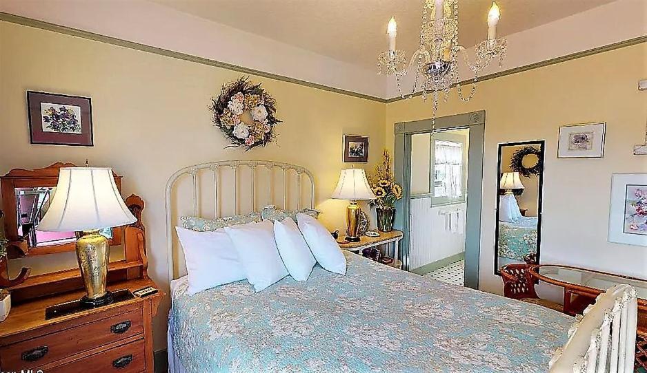 Clementine'S Guest House & Vacation Rentals Астория Екстериор снимка